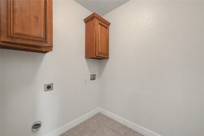 Building Photo - 208 McDaniel St