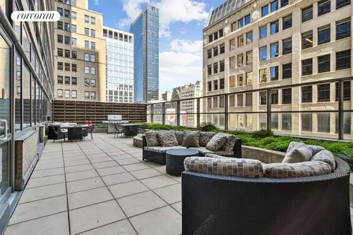 Building Photo - 125 W 31st St