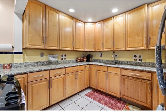 Building Photo - 374A Cator Avenue Unit 1