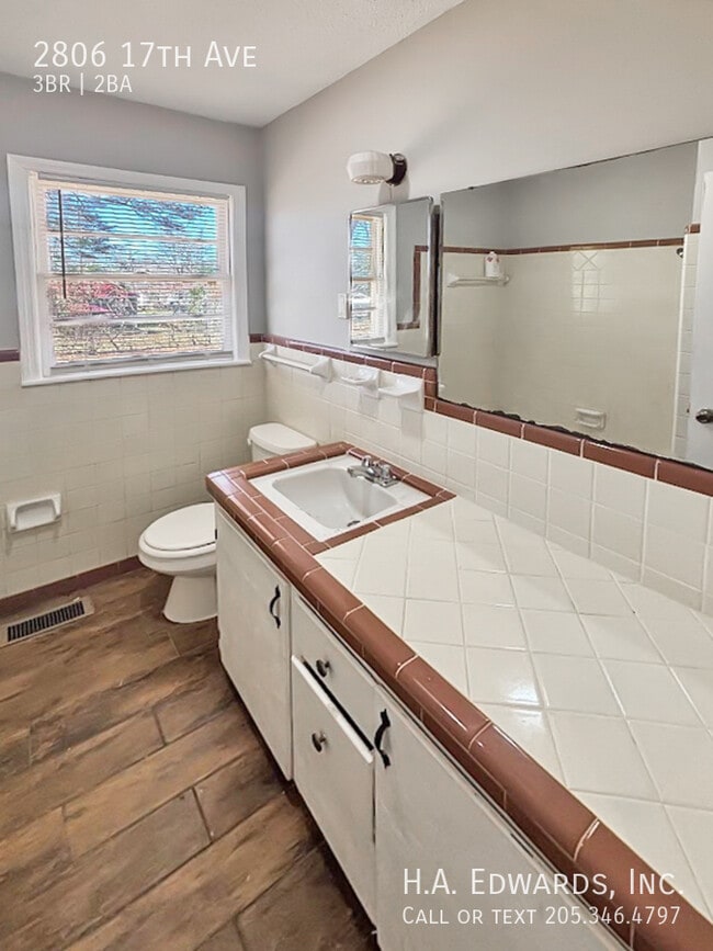 Building Photo - 2806 17th Ave