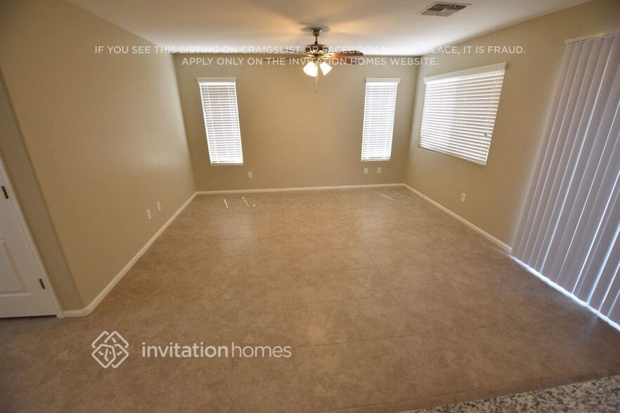 Building Photo - 1618 E Daniella Dr