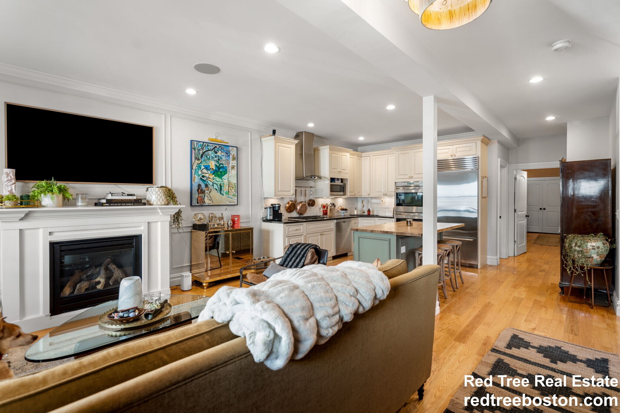 Building Photo - 687 E 6th St