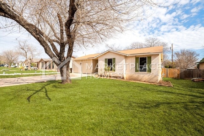 Building Photo - 1804 Easton Dr