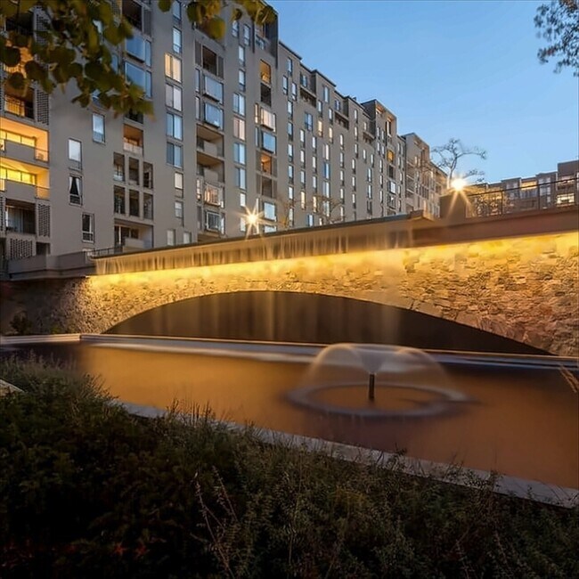 Building Photo - 77 Pond Ave