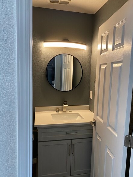 Building Photo - 325 S Union Ave