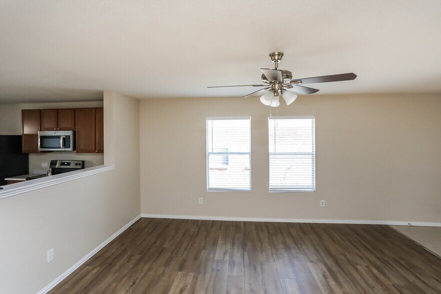 Building Photo - 1316 Hazelnut Dr