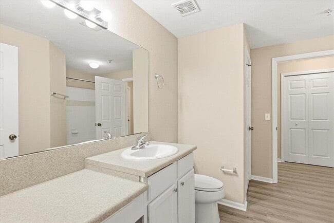Building Photo - 2801 Chancellorsville Dr