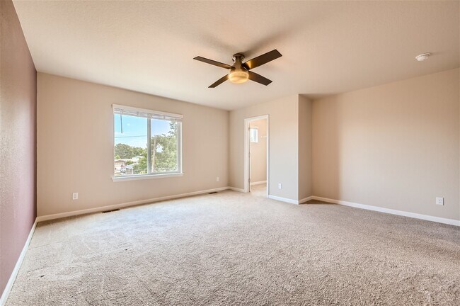 Building Photo - West Longmont Townhome!