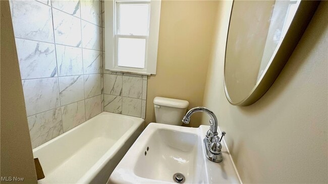 Building Photo - 2339 Chestnut St