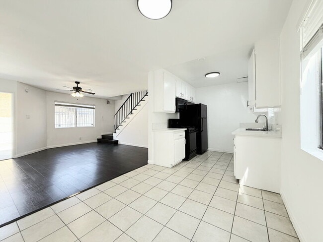 Building Photo - 1343 W 36th St