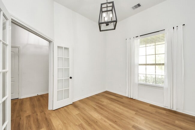 Building Photo - 17010 Upper Ridge Ln