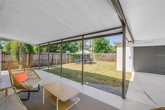 Building Photo - 2621 17th Ave N