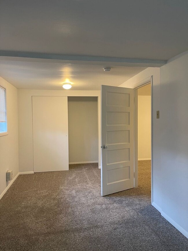 Building Photo - Nice and Bright Rambler near Downtown Kirkland