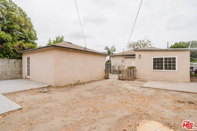 Building Photo - 5917 Bartmus St