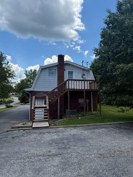 Building Photo - 427 Parker Memorial Dr