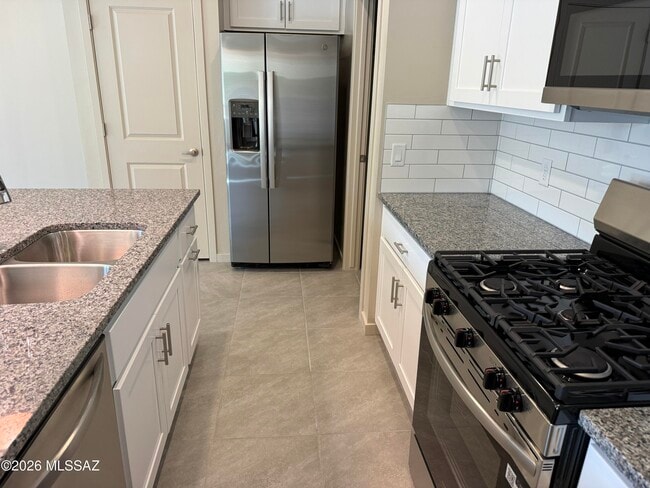 Building Photo - 8829 N Sherry Cervi Wy