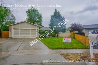 Building Photo - 1045 E Victory Rd