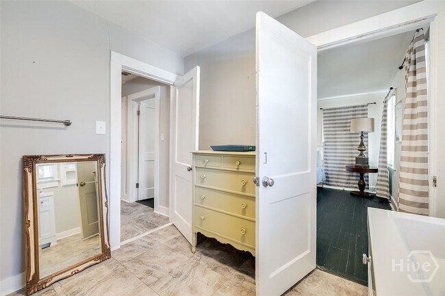 Building Photo - 1317 E 38th St