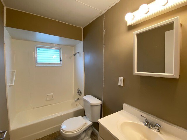 Building Photo - 10564 Spring Garden Dr