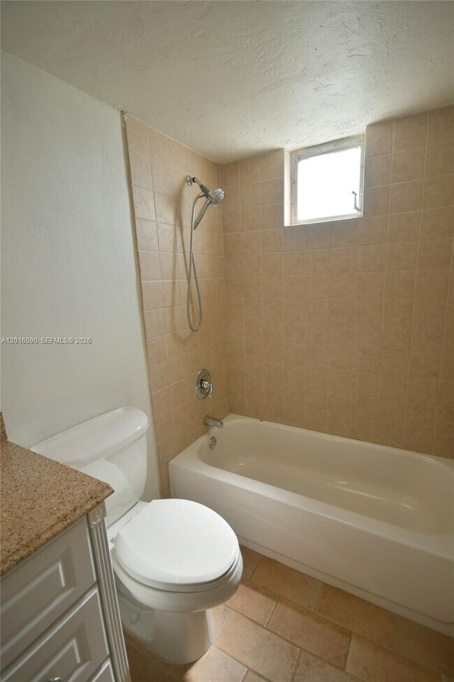 Building Photo - 6884 N Kendall Dr