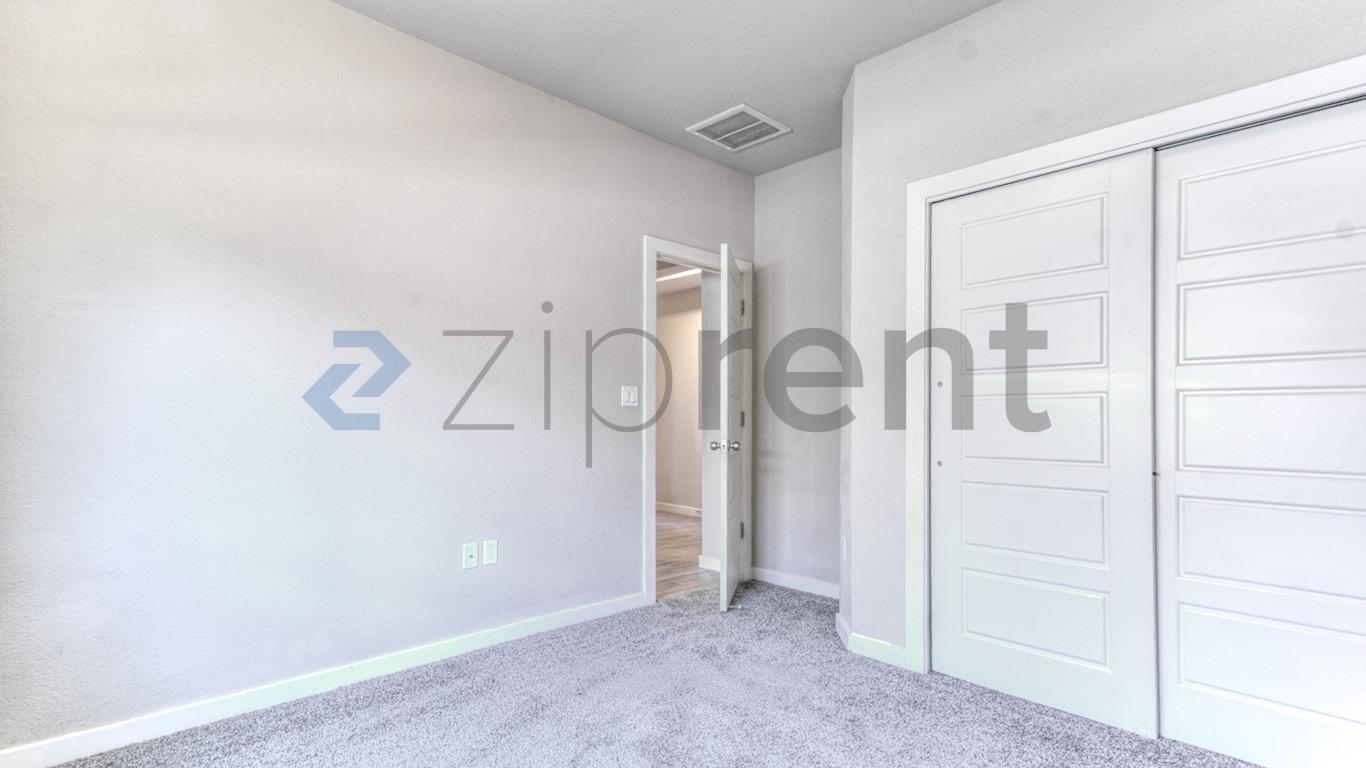 Building Photo - Unit