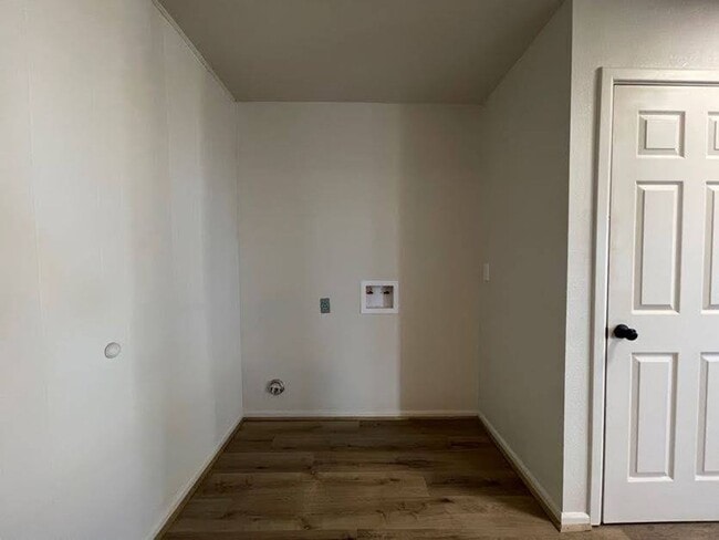 Building Photo - Lamesa Luxe Retreat – Modern Comfort Meets Small-Town Charm