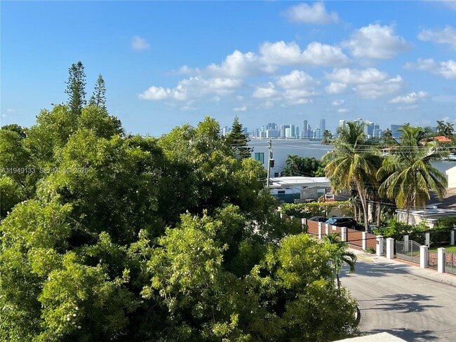 Building Photo - 1455 N Treasure Dr