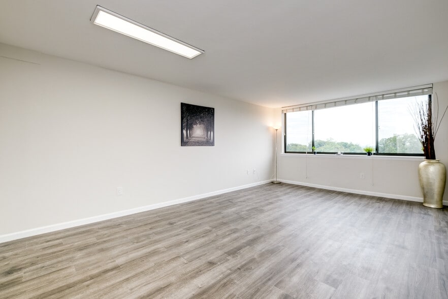 Living space - 4401 Lee Hwy