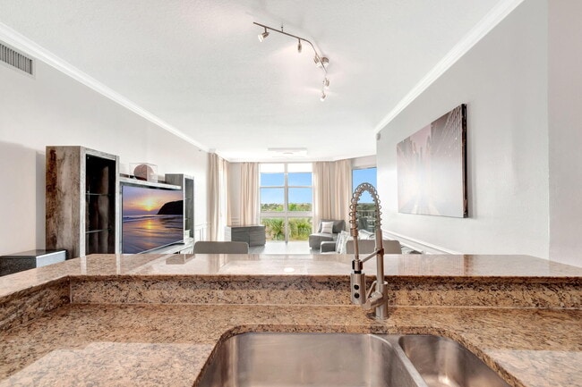 Building Photo - 804 E Windward Way