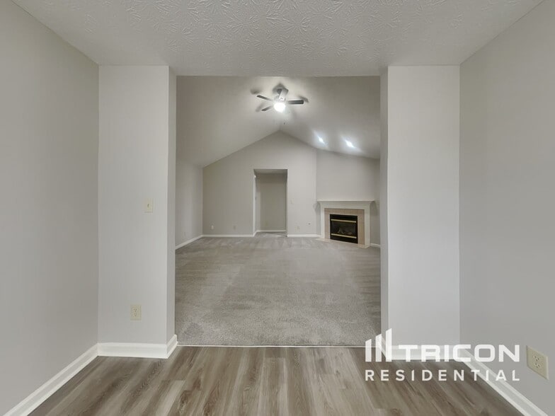 Building Photo - 910 S Shore Ct