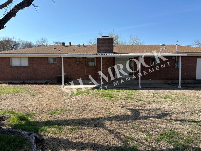 Building Photo - 7733 Fairway Rd