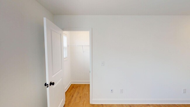 Building Photo - Charming Two Bedroom Townhomes With Flex R...