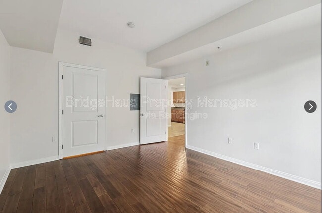 Building Photo - 206 Park Blvd