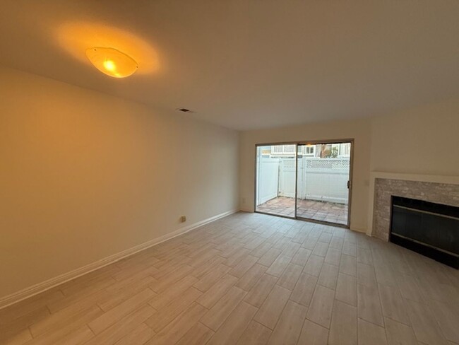 Building Photo - 2 bedroom townhome in Prime Aliso Viejo Lo...