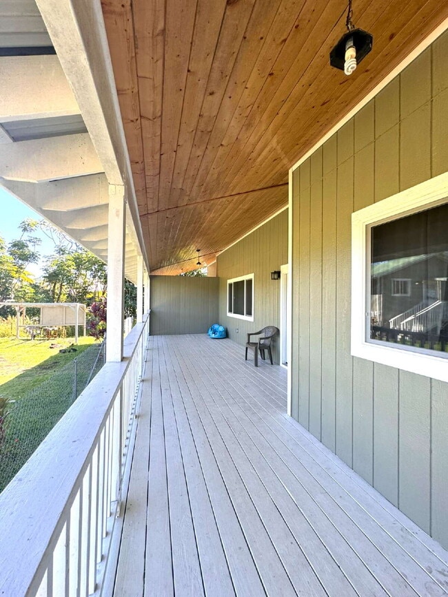 Building Photo - Available Now!  Fully Furnished 3bd/2ba ho...