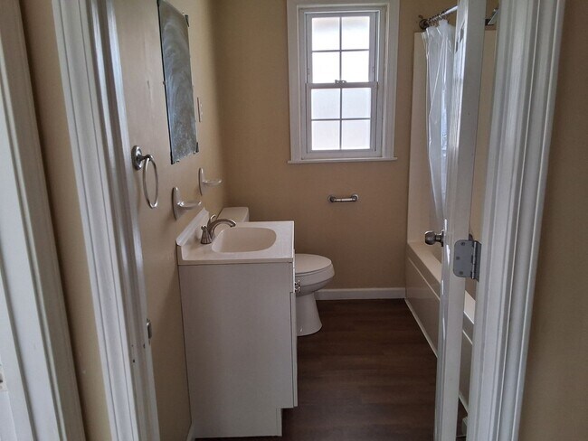 Building Photo - Beautiful Cozy 3 Bed, 2 Bath House located in the heart of Elizabethtown