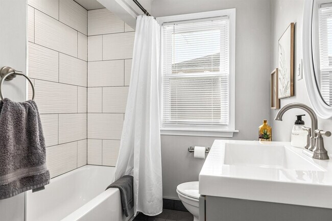 Building Photo - 8254 Mary Ann Ave