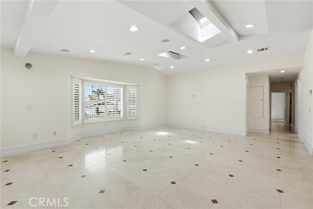 Building Photo - 926 N Rowell Ave
