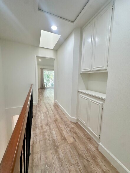 Building Photo - 5538 Las Virgenes Rd