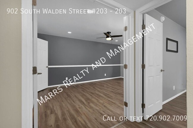 Building Photo - 902 S Walden St