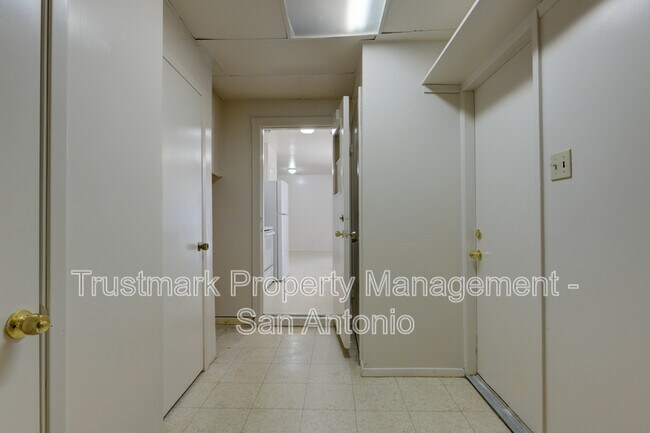 Building Photo - 410 Maple Dr