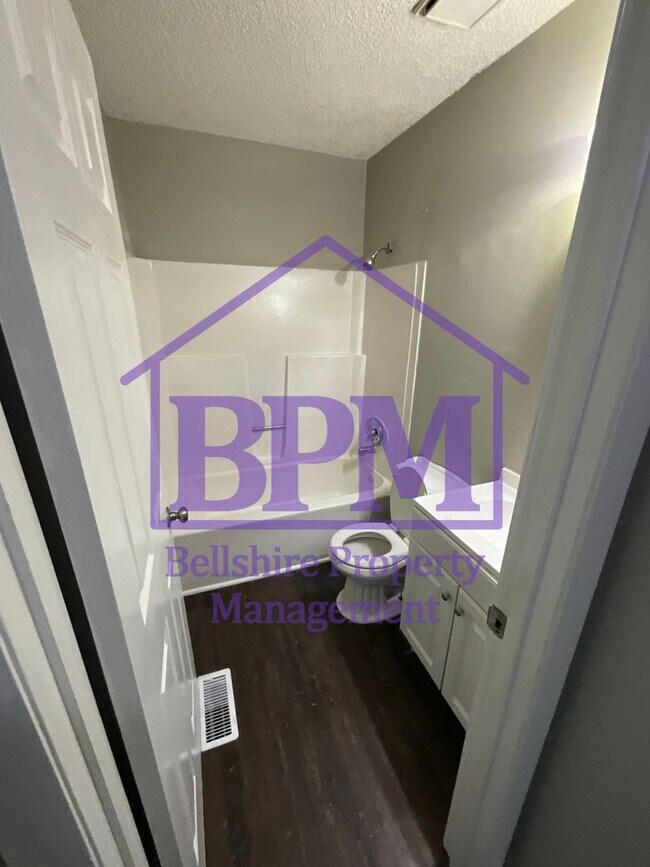 Building Photo - Cozy 2 Bed | 1 Bath Duplex in Hermitage