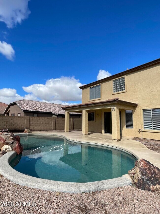 Building Photo - 3517 E Crescent Way