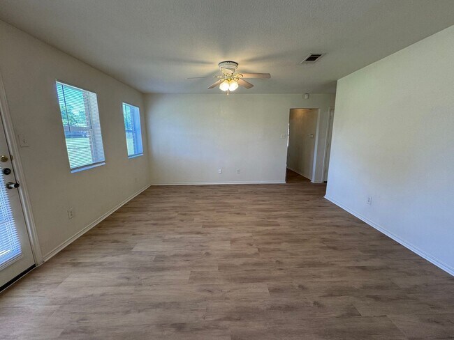Building Photo - 4-Bedroom House for Rent in Killeen