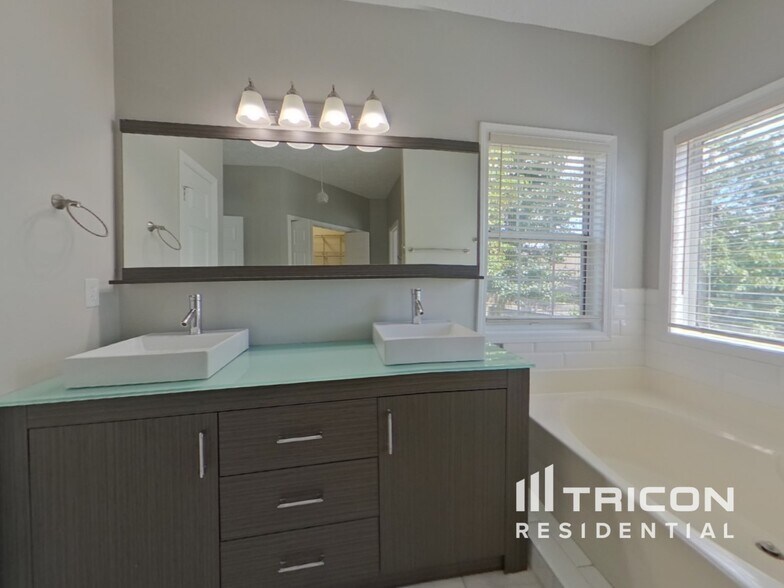 Building Photo - 210 Boca Ciega Ct