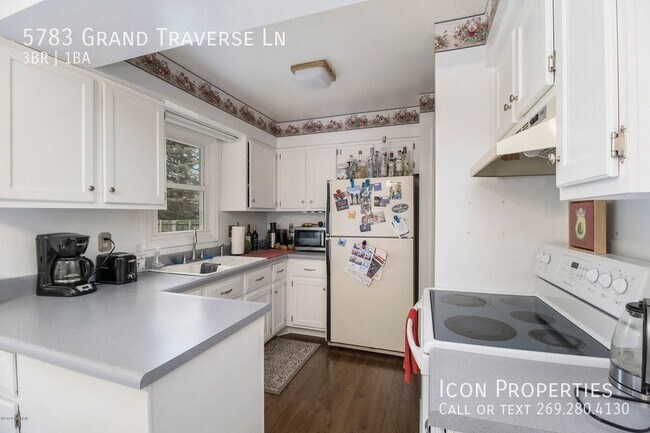 Building Photo - 5783 Grand Traverse Ln