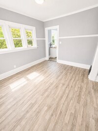 Building Photo - 3 bedroom 1 bathroom house