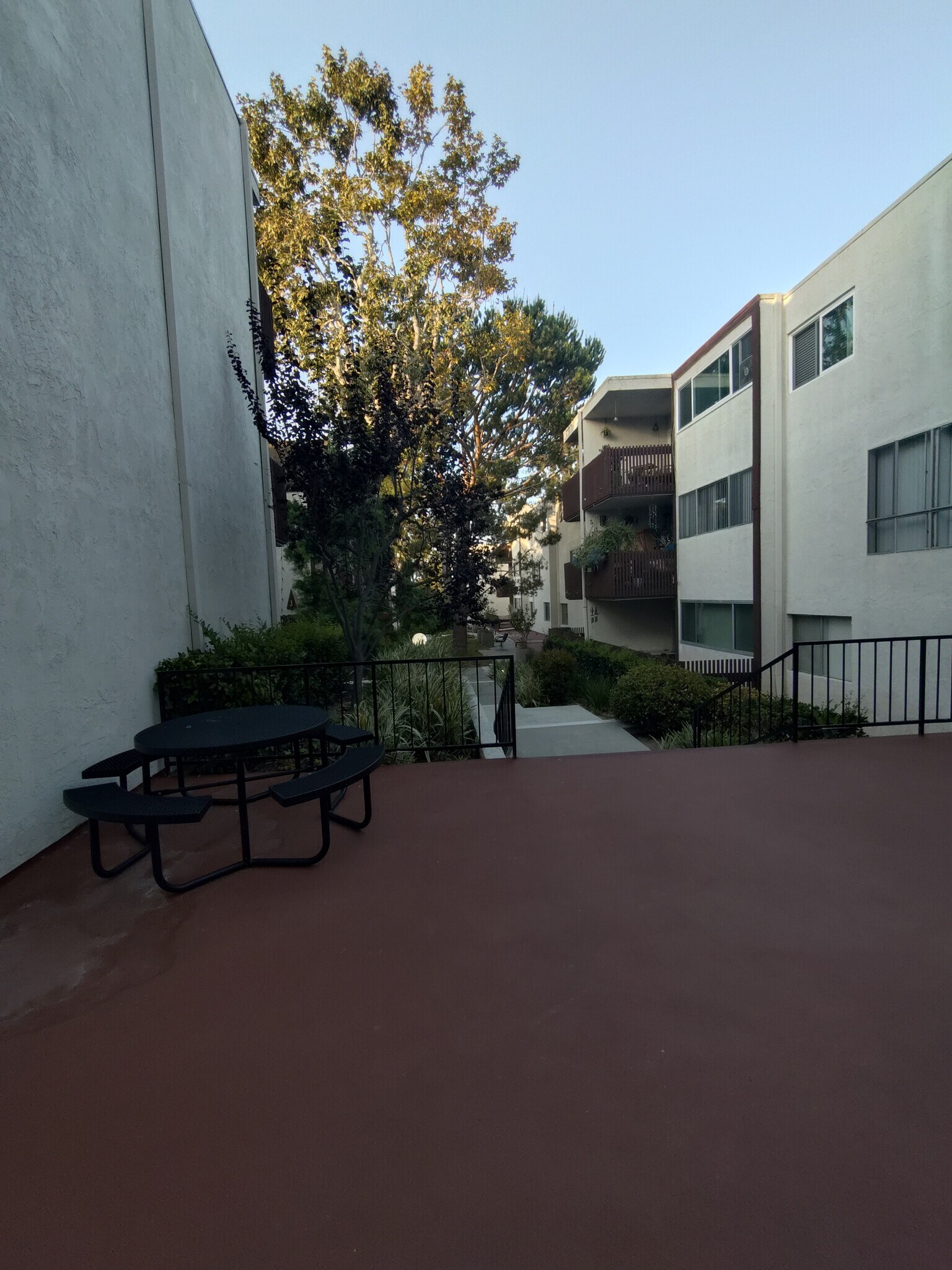 Building Photo - 5950 Canterbury Dr