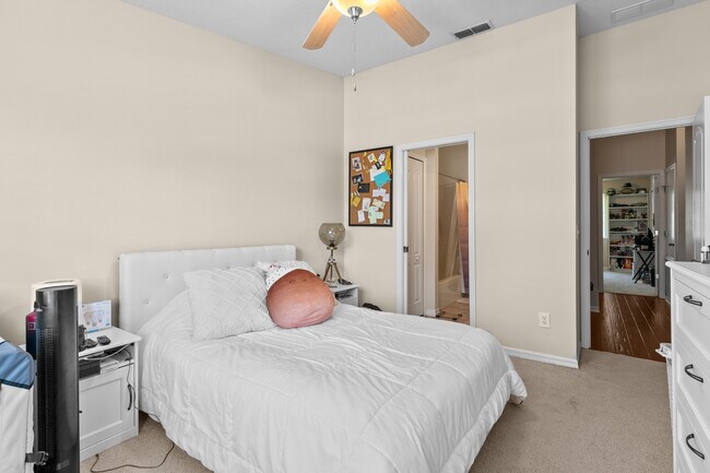 Building Photo - 337 Wilton Cir
