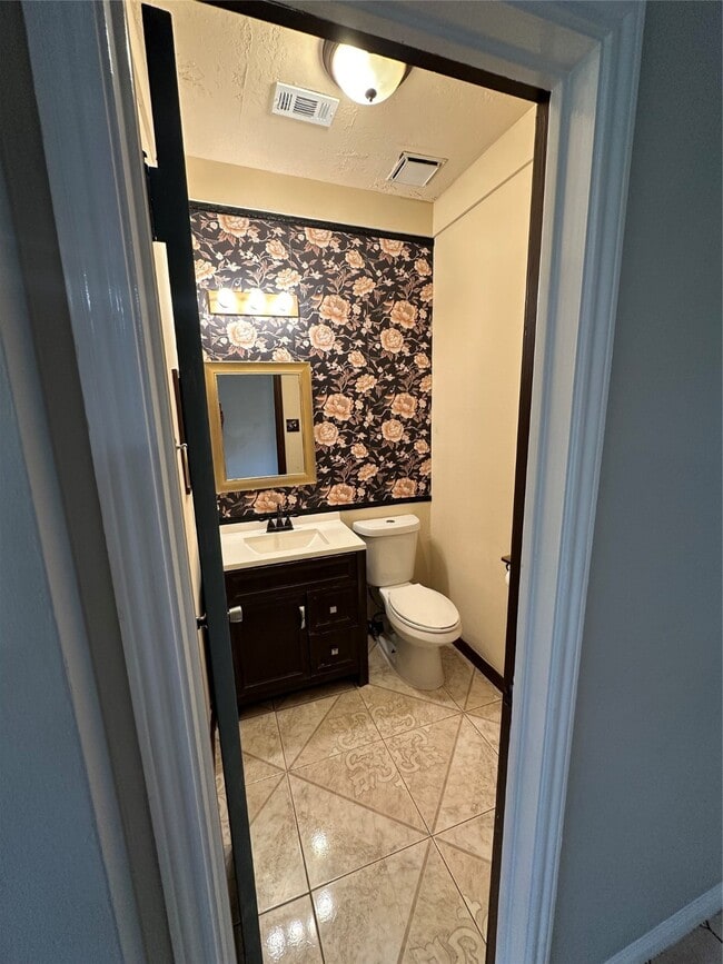 Building Photo - 13634 Cedar Point Dr